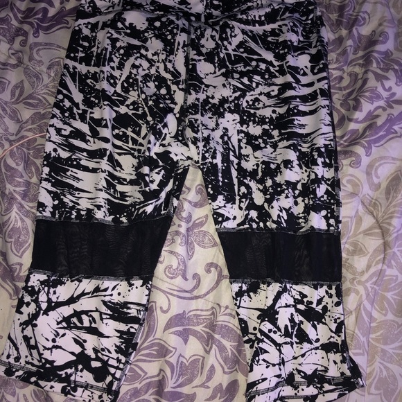 Women’s exercising leggings - Picture 2 of 3